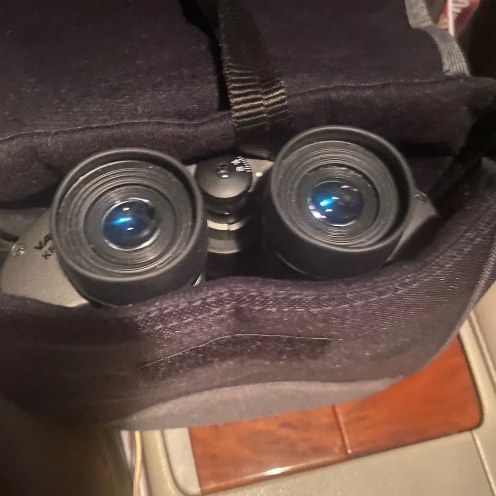 Vanguard binoculars case Included excellent for bird watching good condi…